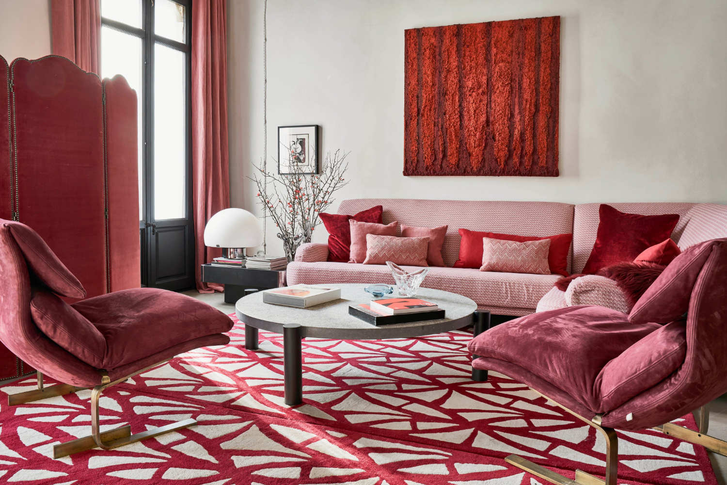 https://www.authenticinterior.com/wp-content/uploads/2022/12/Pantone-Color-of-the-Year-2023-Viva-Magenta-Piso-Ensanche-Jaime-Beriestain-authentic-interior-design-blog-3.jpg